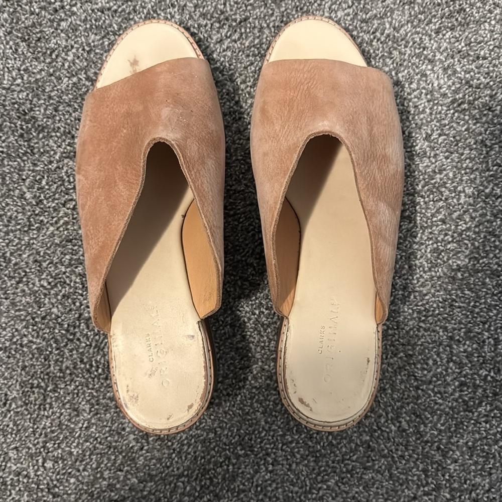 Clarks soft pink with Minimalist Two-Tone Design